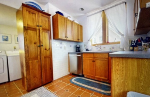 Milford House | Beachfront 3-bedroom vacation home just 14 minutes from Yale University