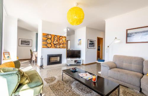 Sao Martinho do Porto Apartment | Beachfront 3bdr apt on Marginal Boulevard