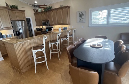 Anna Maria House | BeachFront 4/3/Amazing Views plus hot tub