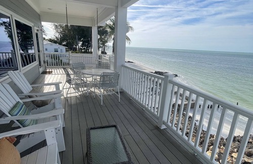 Anna Maria House | BeachFront 4/3/Amazing Views plus hot tub