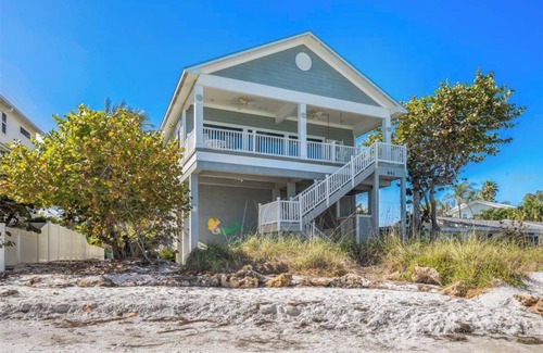 Anna Maria House | BeachFront 4/3/Amazing Views plus hot tub