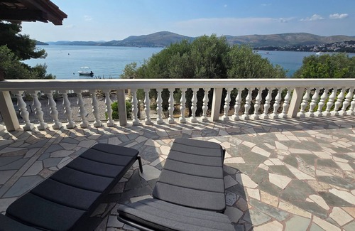 Okrug Gornji Villa | Beachfront 4 bedroom villa, panoramic sea views, air-con, & high-speed internet.