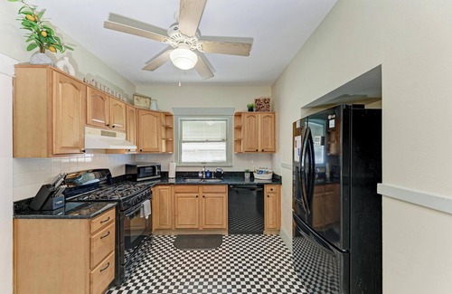 Independence Square House | BEACHFRONT-6 Bedroom/5 Bathroom House