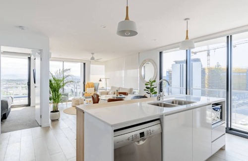 Palm Beach Apartment | Beachfront Access & Rooftop Pool Views 2BR