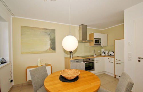 Lobbe Apartment | Beachfront apartment with terrace, use of swimming pool and sauna - Rex Rugia apartment 28-4