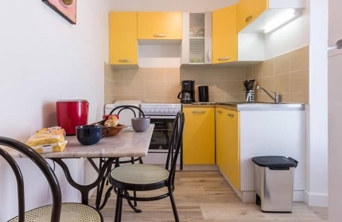 Piriac-sur-Mer Apartment | Beachfront Apartments with BBQ, Wifi, and Courtyard