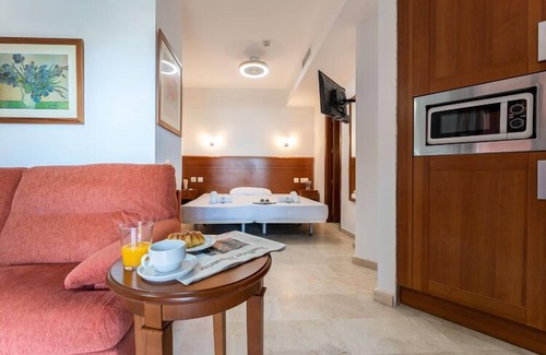 Puerto de la Duquesa Apartment | Beachfront Apartment -Don Juan Manilva