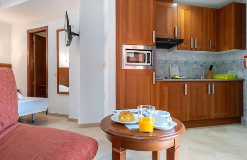 Puerto de la Duquesa Apartment | Beachfront Apartment -Don Juan Manilva