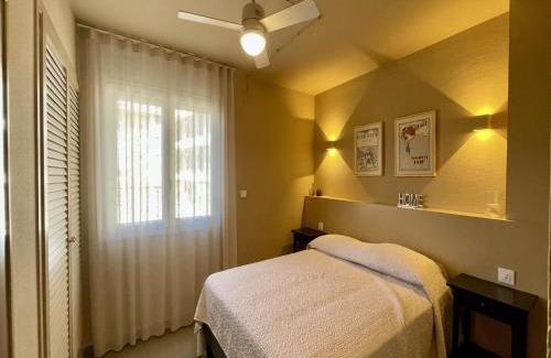 Els Griells Apartment | Beachfront Apartment in Costa Brava with Pool