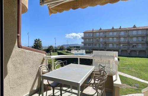 Els Griells Apartment | Beachfront Apartment in Costa Brava with Pool
