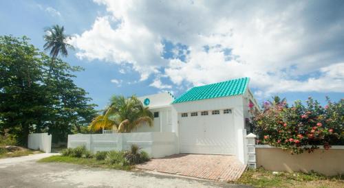 Rio Grande Apartment | Beachfront Apt on Aguada-5min from Rincon