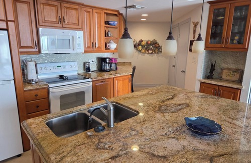 South Padre Island Condo | Beachfront Bliss: Condo with Unforgettable Ocean Views #922