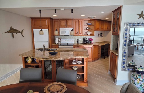 South Padre Island Condo | Beachfront Bliss: Condo with Unforgettable Ocean Views #922