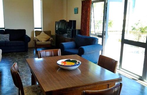 Rings Beach House | Beachfront Bach - Rings Beach Bach