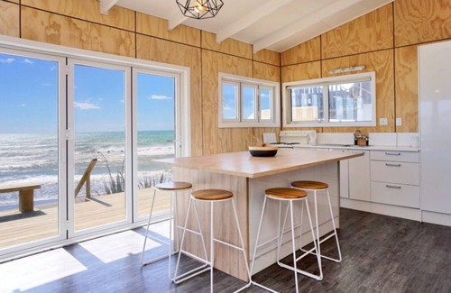 Pukehina House | Beachfront Bach with Amazing Views