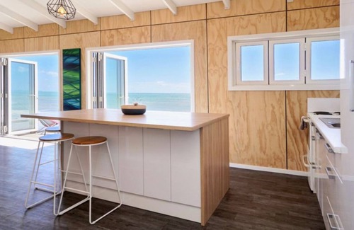 Pukehina House | Beachfront Bach with Amazing Views