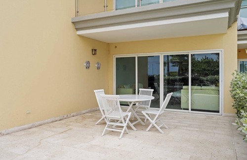 Oranjestad-West Apartment | Beachfront - Beach Garden Studio - E124-1