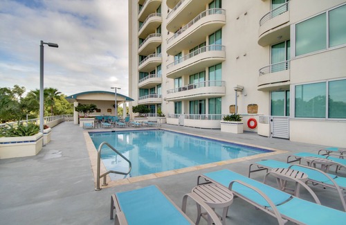 Biloxi Condo | Beachfront Biloxi Condo: Balcony & Community Perks