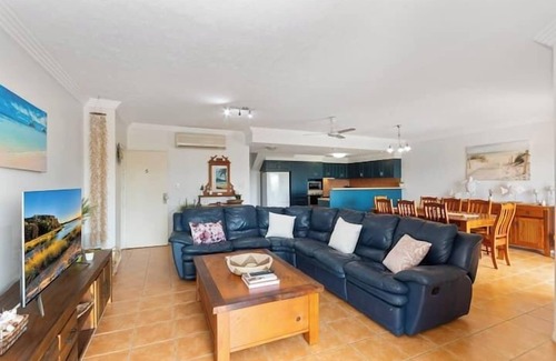 Belgian Gardens Apartment | Beachfront Bliss on Esplanade