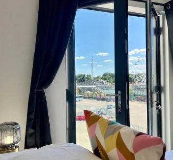 Margate Apartment | Beachfront Bliss Margate With Sea Views Sleeps 7