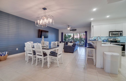 Bradenton Beach Condo | Beachfront - Bradenton Beach Club 226 by SeaBreeze Vacation