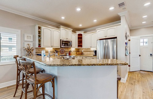 Independence Square Condo | Beachfront condo with EV charger, WiFi, AC - one dog welcome