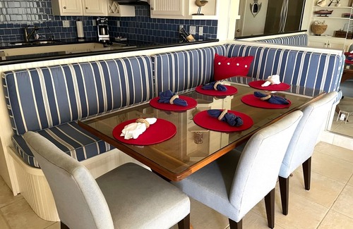 South Padre Island Condo | Beachfront Condo Relax In Style, big balcony, beach gear Incl, 2 Pools/hot tubs