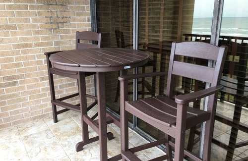 South Padre Island Condo | Beachfront Condo Relax In Style, big balcony, beach gear Incl, 2 Pools/hot tubs