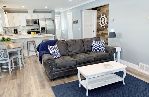 Annandale Cabin | Beachfront Cabin with Lake Views & Harry Potter Room