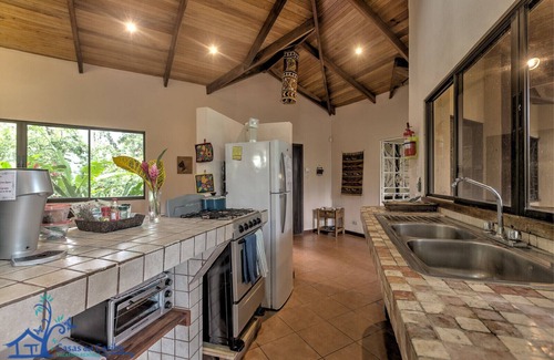Cocles Ski Chalet | Beachfront Casa Koda 3BR Garden & Terrace