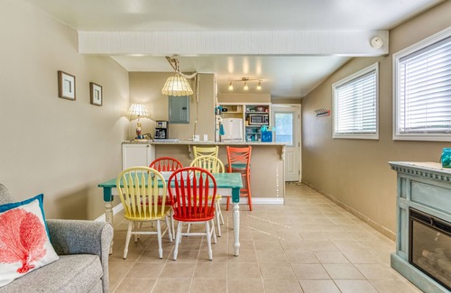 Ocean Shores Condo | Beachfront condo, pet friendly with kitchen