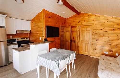 Wasaga Beach Cottage | BEACHFRONT COTTAGE IN WASAGA BEACH - SANDPIPER BEACH RESORT - COTTAGE # 1