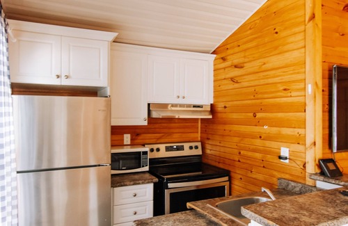 Wasaga Beach Cottage | BEACHFRONT COTTAGE IN WASAGA BEACH - SANDPIPER BEACH RESORT - COTTAGE # 1