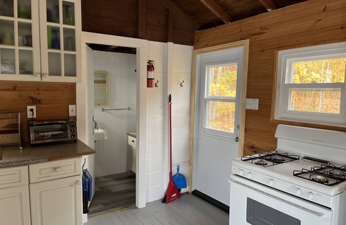Tweed Cottage | Beachfront cottage on Stoco Lake Tweed