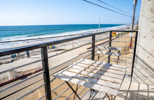Costa Apartment | BEACHFRONT Cozy 1 Bdr