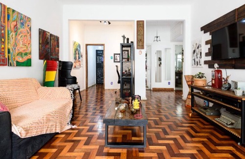 Leme Apartment | Beachfront design house / Artist's house beachfront