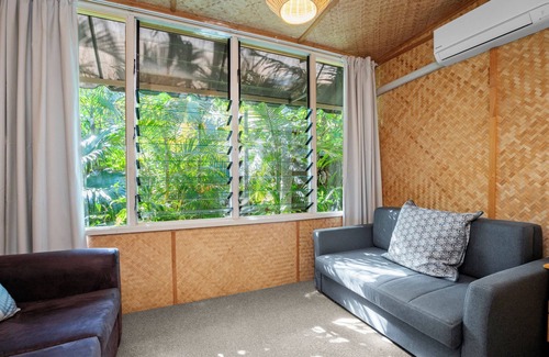 Suffolk Park Apartment | Beachfront Dog-friendly Motel Room With Courtyard
