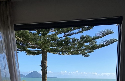 Coastlands House | Beachfront Escape with uninterrupted views of the sea
