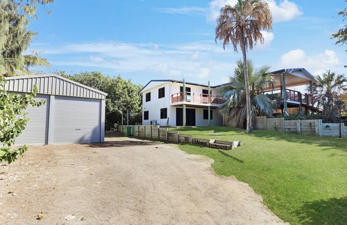 Emu Park House | Beachfront Fisherman's