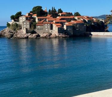 Sveti Stefan Apartment | Beachfront Four Bedroom Apartment