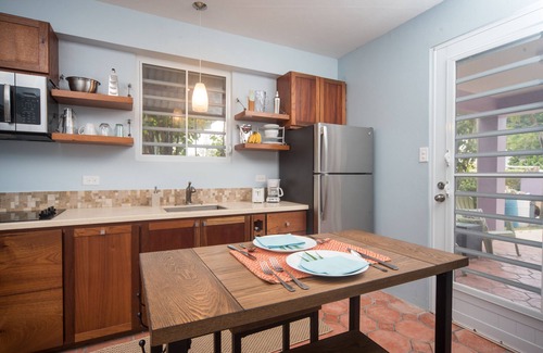 Puntas House | ★ Beachfront ★ Gated Parking/AC/Short Walk to Rest. & Bars.