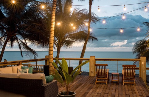 Puntas House | ★ Beachfront ★ Gated Parking/AC/Short Walk to Rest. & Bars.