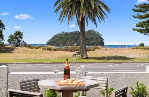 Mount Maunganui Apartment | Beachfront Gem in Mount Maunganui