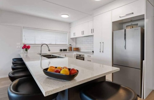 Mount Maunganui Apartment | Beachfront Gem in Mount Maunganui