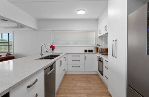 Mount Maunganui Apartment | Beachfront Gem in Mount Maunganui