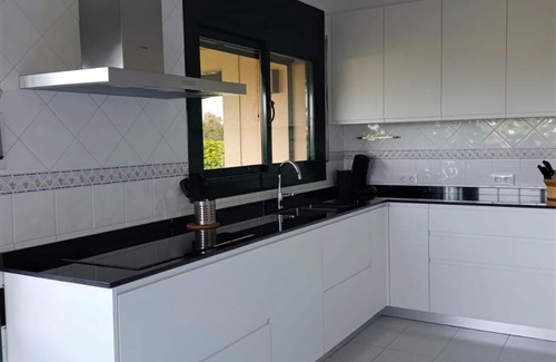 Sant Pere Pescador House | Beachfront House: Pool, A/C, Wi-Fi, BBQ, Garden, Sleeps 8, Parking