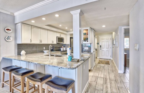 Sunset Beach Condo | 🏖️Beachfront🌴Heated Pool, Hot Tub-Direct Beach Access-Land's End 10-303🌊