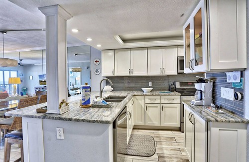 Sunset Beach Condo | 🏖️Beachfront🌴Heated Pool, Hot Tub-Direct Beach Access-Land's End 10-303🌊