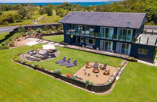 Mullaway House | Beachfront Headland House at Mullaway