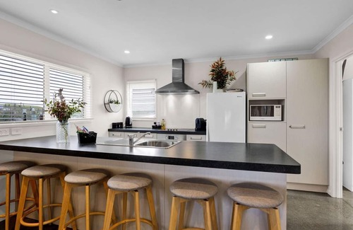 Waverley House | Beachfront Heaven at Waipipi Beach